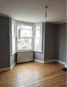 3 bedroom semi-detached house to rent Lewisham, SE13 7JX