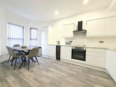 3 bedroom serviced apartment to rent Blackpool, FY1 1RN