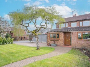 4 Bedroom Detached House For Sale In Drakes Broughton, Worcestershire