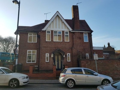 4 bedroom detached house to rent Leicester, LE2 1HQ