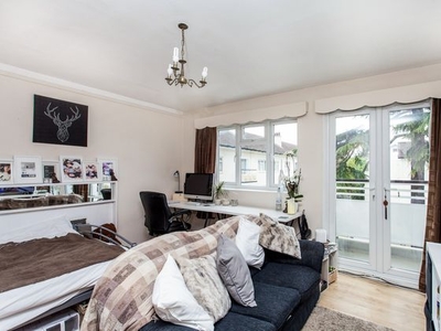 4 bedroom flat to rent Kingston Upon Thames, KT2 7SB