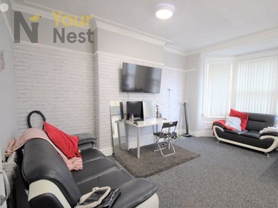 4 bedroom flat to rent Leeds, LS6 3EP