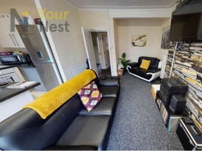 4 bedroom flat to rent Leeds, LS6 3EW