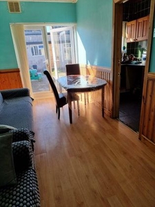 4 bedroom terraced house to rent Luton, LU4 8LY