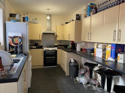 5 bedroom end of terrace house to rent Nottingham, NG7 2LF