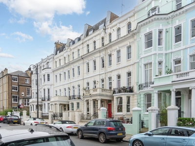 Flat in Colville Terrace, Notting Hill Gate, W11