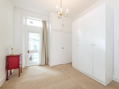 Flat in Cricklewood Lane, West Hampstead, NW2