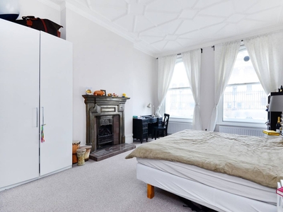 Flat in Great Russell Street, Bloomsbury, WC1B