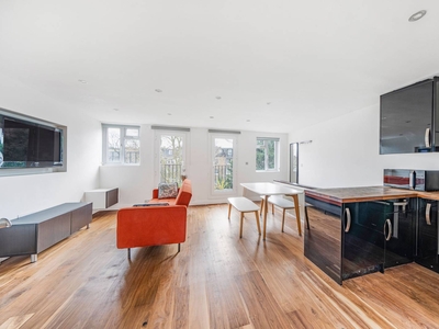 Flat in Marylands Road, Maida Vale, W9