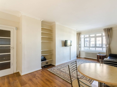 Flat in Portsea Place, Hyde Park Square, W2