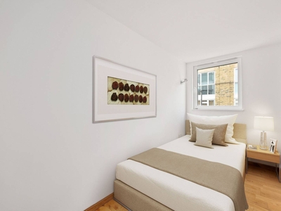 Flat in Royal Mint Street, Tower Hill, E1