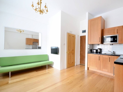 Flat in Westbourne Terrace, Bayswater, W2