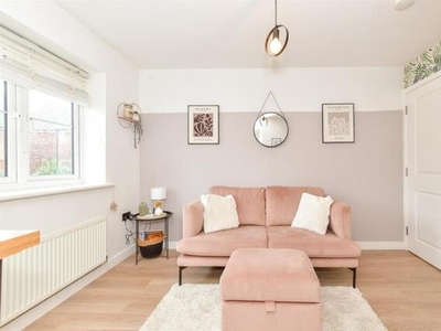 1 Bedroom Coach House For Sale In East Cowes