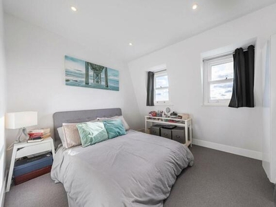 1 Bedroom Flat For Rent In St John's Hill, London