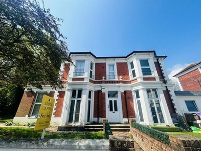 1 Bedroom Flat For Sale In College Road