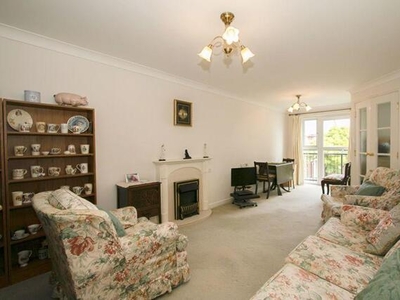 1 Bedroom Flat For Sale In Highcliffe