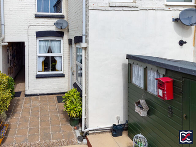 1 Bedroom Ground Floor Flat For Sale In Daventry, Northamptonshire