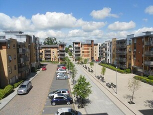 2 Bedroom Apartment For Rent In Crawley, West Sussex