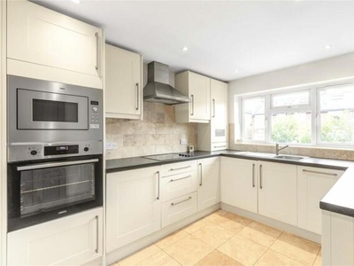 2 Bedroom Apartment For Rent In Wimbledon, London