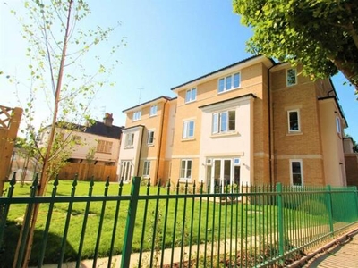2 Bedroom Apartment For Sale In Staines-upon-thames, Middlesex