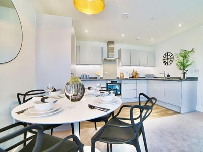 2 Bedroom Apartment For Sale In Wood Lane End