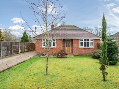 2 Bedroom Bungalow For Sale In North Baddesley, Southampton