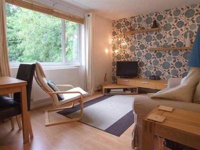 2 Bedroom Flat For Rent In Downs Court Road