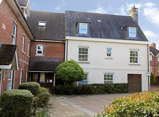 2 Bedroom Flat For Sale In Bishops Waltham