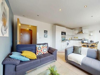 2 Bedroom Flat For Sale In Cardiff, Caerdydd