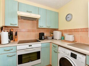 2 Bedroom Flat For Sale In East Cowes
