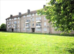 2 Bedroom Flat For Sale In Hanworth, Middlesex