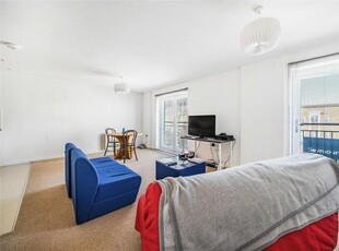 2 Bedroom Flat For Sale In Walton-on-thames, Surrey