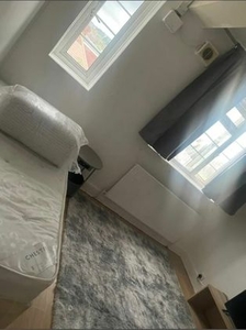 2 bedroom house share to rent Thornton Heath, CR7 7NB