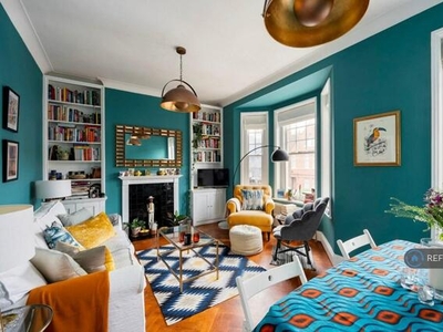 2 Bedroom Maisonette For Rent In London
