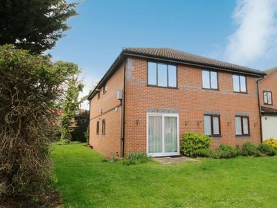 2 Bedroom Retirement Property For Sale In Staines-upon-thames