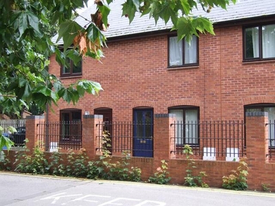 2 Bedroom Terraced House For Rent In Pershore, Worcestershire