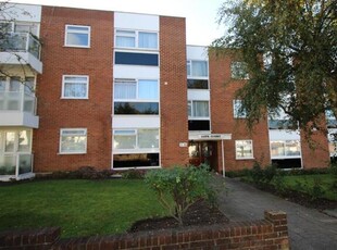 3 Bedroom Apartment For Rent In Edgware, Greater London