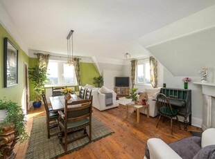 3 Bedroom Apartment For Sale In Reigate