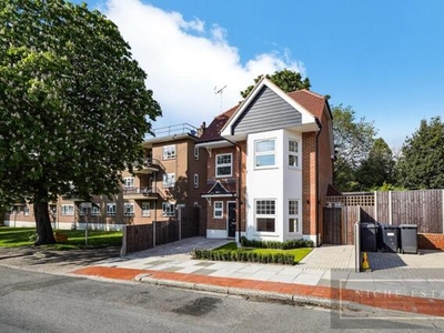 3 Bedroom Detached House For Rent In Finchley Central