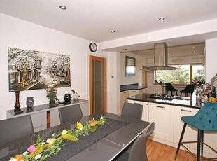 3 Bedroom Detached House For Rent In Hackney