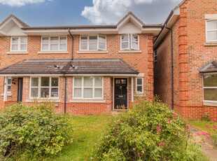 3 Bedroom End Of Terrace House For Sale In Woodley