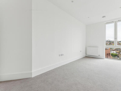 3 Bedroom Flat For Rent In Coulsdon, Surrey