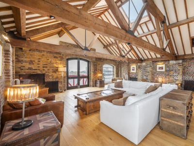 3 Bedroom Flat For Sale In
Wapping