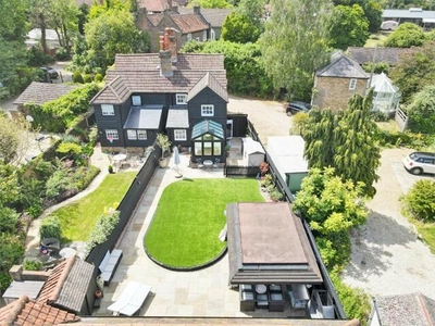 3 Bedroom House For Sale In Chigwell, Essex