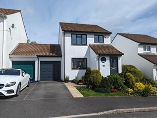 3 Bedroom Link Detached House For Sale In Roundswell