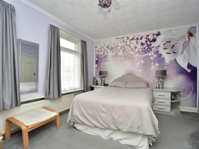 3 Bedroom Semi-detached House For Sale In Gravesend