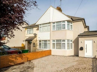 3 Bedroom Semi-detached House For Sale In Slough