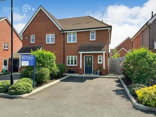 3 Bedroom Semi-detached House For Sale In Spencers Wood, Reading