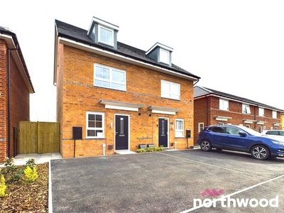3 bedroom semi-detached house to rent Wigan, WN2 2DS