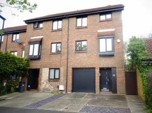 3 Bedroom Town House For Sale In Brookside, Feltham